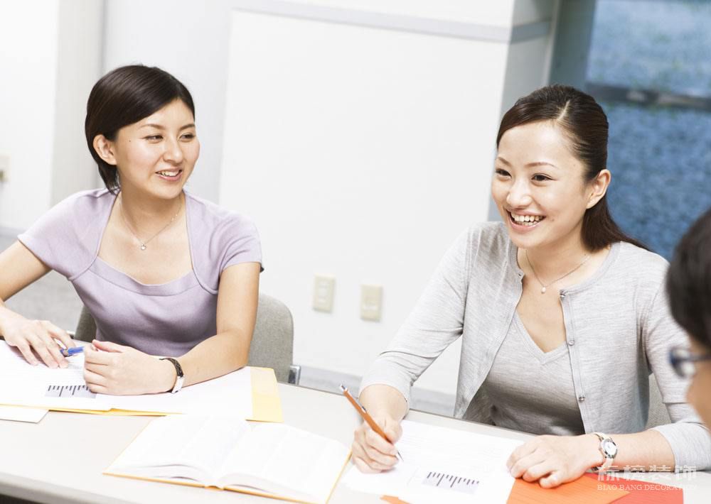 如何预算办公室装修成本？